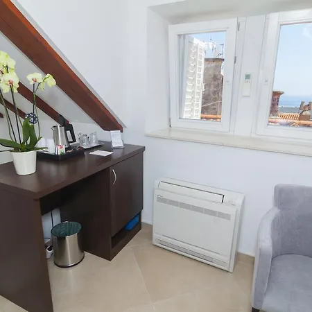 Guest house Four Winds 3*